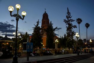 REHABILITAN LUMINARIAS DEL JARDÍN MADERO