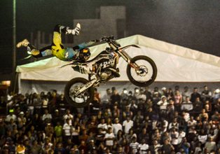 INAUGURA BMQ CAMPEONATO NACIONAL DE SUPERCROSS NOCTURNO FRESNILLO 2014