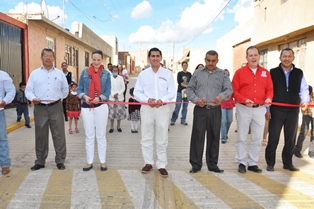 ENTREGA CARLOS PEÑA OBRA DE PAVIMENTACIÓN Y DEPORTIVA EN HUERTA VIEJA