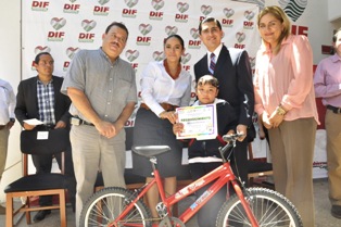 PREMIAN AYUNTAMIENTO Y DIF CAPITALINO A GANADORES DEL CONCURSO “JUSTO POR MIS DERECHOS”