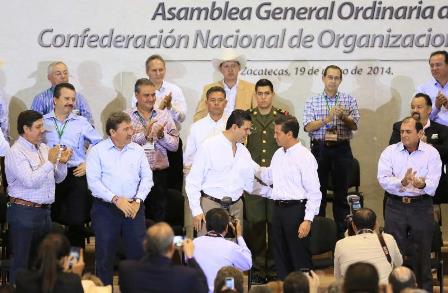 ENTREGA MEDRANO QUEZADA CINCO CAMIONES RECOLECTORES DE BASURA