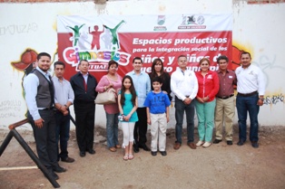 ENTREGA ROBERTO LUÉVANO BEBÉS VIRTUALES A ALUMNOS DE TELESECUNDARIA