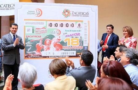 PRESENTA GOBERNADOR BILLETE DE LA LOTERÍA NACIONAL ALUSIVO AL CENTENARIO DE LA TOMA DE ZACATECAS