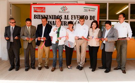 PRESIDE MEDRANO QUEZADA LA ENTREGA DE OFICIOS DE AUTORIZACIÓN DE INFRAESTRUCTURA EDUCATIVA 2014