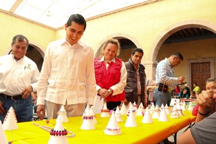 PARTICIPAN 180 MUJERES DE NUEVE CENTROS DE LA CIUDAD EN CURSOS DE BISUTERÍA