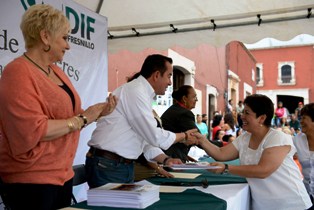 PREMIAN A LOS GANADORES DE LOS VII JUEGOS FLORALES