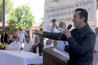 ACUDE BMQ A LA ENTREGA DE MATERIAL DE COCINA PARA ESCUELAS DE TIEMPO COMPLETO