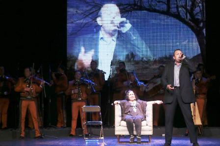 RINDE ZACATECAS HOMENAJE A FLOR SILVESTRE DENTRO DEL PRIMER FESTIVAL DEL CORRIDO REVOLUCIONARIO
