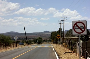 Modernizan camino a la comunidad La Soledad