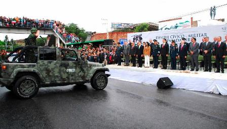 PRESENCIA MAR JUNTO A CIENTOS DE PERSONAS DESFILE CÍVICO-MILITAR POR CENTENARIO DE LA TOMA DE ZACATECAS