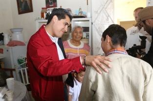 SUPERVISA CARLOS PEÑA MEDIANTE VISITAS A LOS BENEFICIARIOS, EL DESEMPEÑO DE BUEN PROVECHO