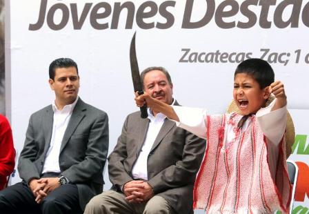 ORDENA GOBERNADOR BECAS PARA ESTUDIANTES DESTACADOS