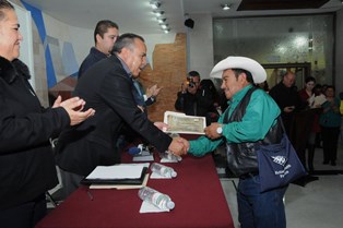 PREMIAN A GANADORES DEL CONCURSO AL CORRIDO