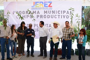 GOBIERNO MUNICIPAL ENTREGA SEIS MIL PLANTAS DE DURAZNO