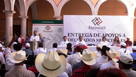 APUESTA ROBERTO LUÉVANO POR RESCATAR EL CICLO AGRÍCOLA EN CASA BLANCA