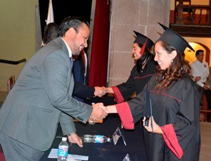 ALCALDE ENCABEZA CEREMONIA DE GRADUACIÓN DE LA PRIMER GENERACIÓN DE CONTADORES DE LA UAZ CAMPUS JEREZ
