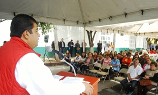 ATIENDE ALCALDE PETICIONES DE HABITANTES DEL FRACCIONAMIENTO SANTA RITA