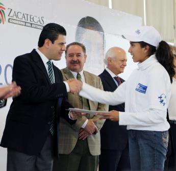 RECONOCE MAR A ESTUDIANTES DE BACHILLERATO POR OBTENER SEXTO LUGAR NACIONAL EN MATEMÁTICAS