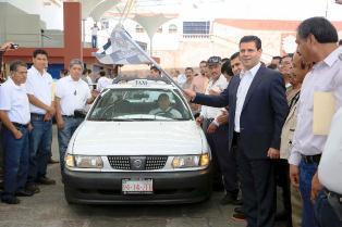 ARRANCA GOBERNADOR PROGRAMA TAXI SEGURO