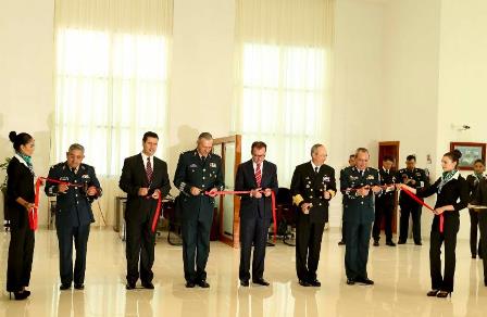 ENTREGAN UNIFORMES A BOMBEROS Y PROTECCIÓN CIVIL