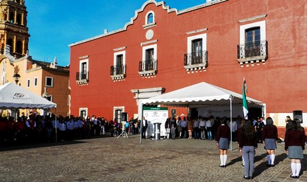 ACUDE BMQ A HONORES A LA BANDERA