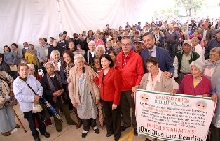 ENTREGA SEDIF BECAS DE SUMANDO A LOS ABUELOS Y A LAS MADRES ZACATECANAS