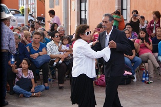 Realiza DIF actividades recreativas a los adultos mayores