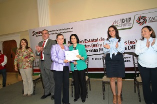 CLAUSURA PRESIDENTA DEL SEDIF 5ª REUNIÓN ESTATAL DE TITULARES DE SMDIF