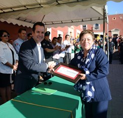 ENTREGA MEDRANO QUEZADA BECAS DE ESTÍMULOS A LA EDUCACIÓN