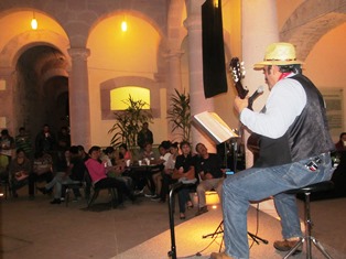 ERACELIO CARREON  BERUMEN: TROVADOR DE MUSICA LATINAMERICANA Y FOLCLORICA EN CIUDADELA DEL ARTE