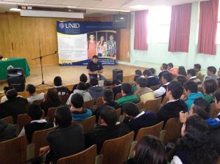 PREVIENEN A ESTUDIANTES SOBRE ADICCIONES Y ENFERMEDADES DE TRANSMISIÓN SEXUAL