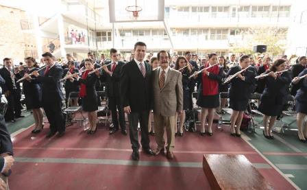 FELICITA GOBERNADOR A DIRECTOR DE LA BANDA SINFÓNICA DEL ESTADO
