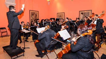 ENTREGA PRESIDENTA DEL SEDIF INSTRUMENTOS NUEVOS A ORQUESTA TÍPICA MANUEL M. PONCE