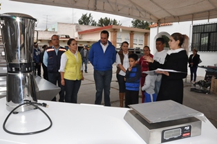 DIF Y AYUNTAMIENTO ENTREGAN PROYECTOS PRODUCTIVOS