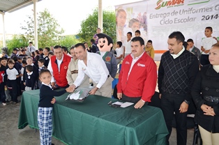 INICIA ENTREGA DE UNIFORMES SUMAR