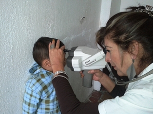 ATIENDE DIF PROBLEMAS DE ESTRABISMO EN NIÑOS