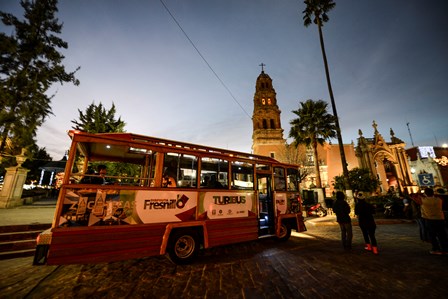 DISFRUTAN TURISTAS PASEOS EN EL FRESNIBÚS