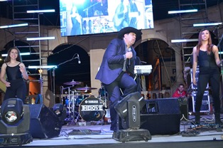 ENCANTA TONY LUNA A LOS CALERENSES