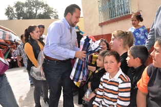 REALIZA ALCALDE PEPE PASTELES VISITA EN LA COMUNIDAD DE LOS HARO