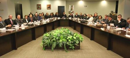 PIDE MAR A SU GABINETE EFICIENTAR RECURSOS Y REDOBLAR ESFUERZOS