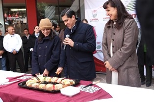 CELEBRA CARLOS PEÑA CON TRABAJADORES DE LA CAPITAL EL DÍA DE REYES
