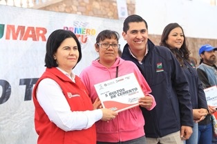 BENEFICIA AYUNTAMIENTO CAPITALINO A MIL 200 FAMILIAS CON 300 TONELADAS DE CEMENTO