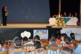 ENTREGA ALCALDE MÁS APOYOS AL CAMPO JEREZANO