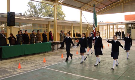 INAUGURA GILBERTO DÉVORA CONCURSO DE ESCOLTAS DE BANDERA