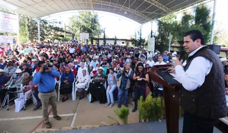 EN GIRA POR EL SEMIDESIERTO ENTREGA MAR APOYOS POR MÁS DE 270 MDP