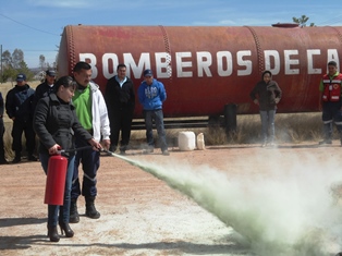 OFRECE PROTECCIÓN CIVIL  CAPACITACIÓN EN USO DE EXTINTORES