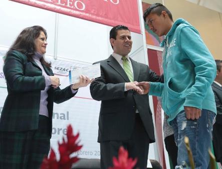 ENTREGAN MAR Y SUBSECRETARIA DE LA STPS MÁS DE 9 MDP EN FERIA DEL EMPLEO