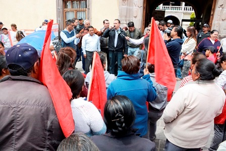 ALCALDE ATIENDE NECESIDADES DE ANTORCHA CAMPESINA JEREZANA