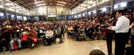 RECIBE VALPARAÍSO 57 MDP EN APOYOS SOCIALES  DE MANOS DEL GOBERNADOR
