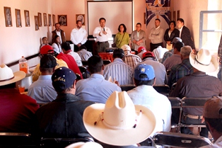 CAPACITAN A DELEGADOS MUNICIPALES